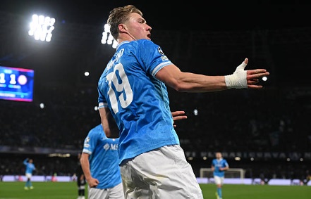 Hojlund n&acirc;ng tỷ số l&ecirc;n 2-1 cho Napoli.