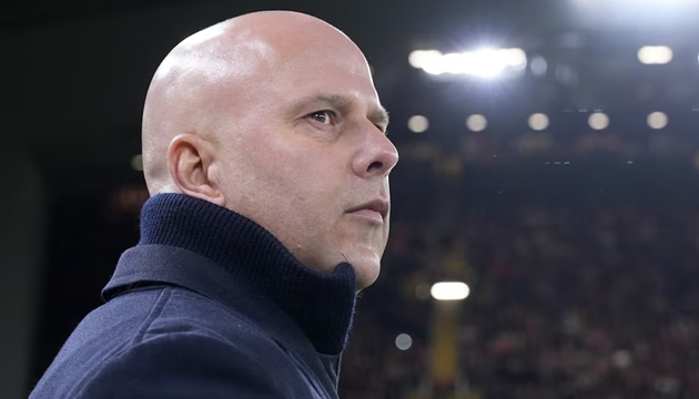 Arne Slot thúc giục các học trò giữ vững phong độ ở Ngoại hạng Anh như tại Champions League.