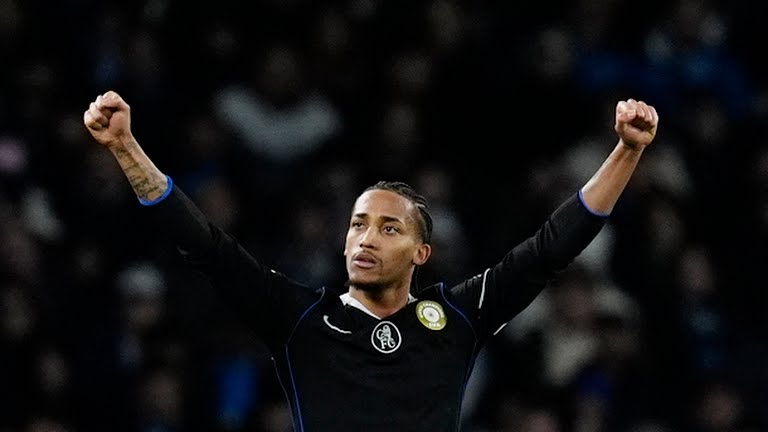 Khi Napoli đang nỗ lực giật lại sự sống để chen ch&acirc;n v&agrave;o nh&oacute;m play-off, Joao Pedro đ&atilde; xuất hiện như một 