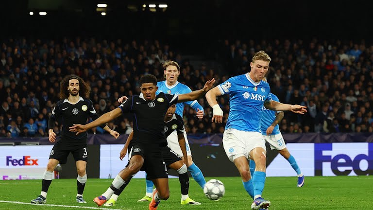 Trước đ&oacute;, Napoli đ&atilde; chiến đấu ki&ecirc;n cường khi lội ngược d&ograve;ng dẫn 2-1 nhờ c&ocirc;ng của Vergara v&agrave; Rasmus Hojlund.