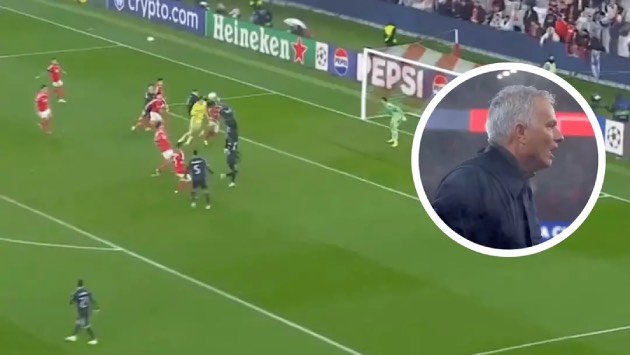 Ảnh bài viết CĐV bái phục Mourinho khi thủ môn ghi bàn phút 98