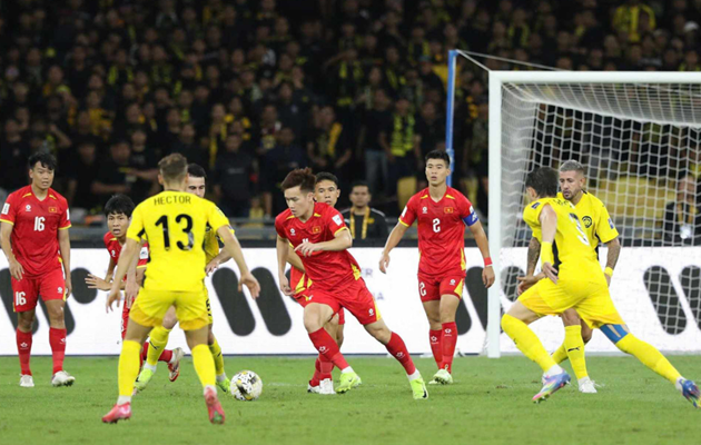 Quyết định để các cầu thủ nhập tịch sai phạm của Malaysia ra sân có thể ảnh hưởng đến màn tái đấu với Việt Nam. Ảnh: VFF