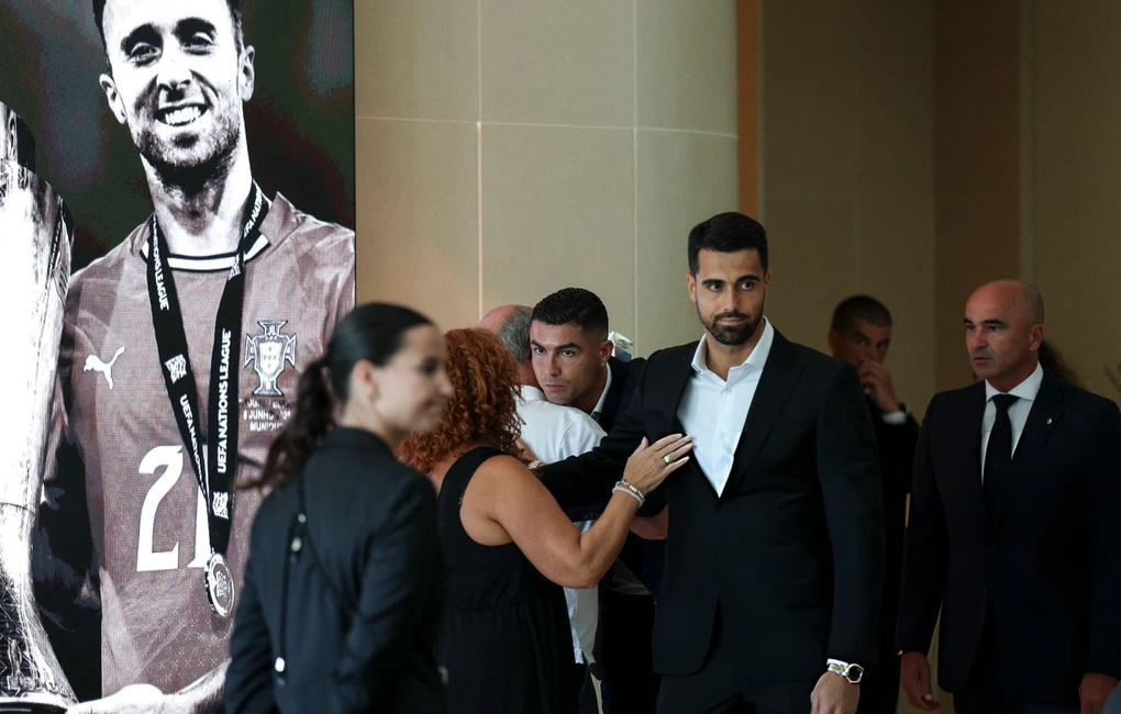 Ronaldo vắng mặt để giữ trọn sự t&ocirc;n nghi&ecirc;m.