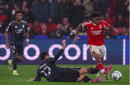 Real vừa để thua 2-4 trước Benfica.