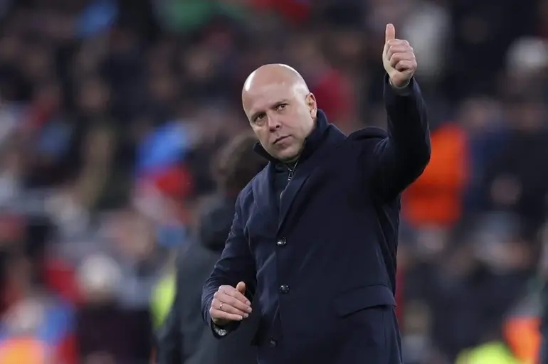 HLV Arne Slot vẫn an to&agrave;n bất chấp phong độ trồi sụt của Liverpool thời gian gần đ&acirc;y.