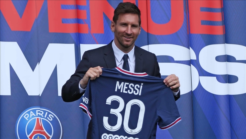 Barcelona bất lực nh&igrave;n Lionel Messi gia nhập PSG năm 2021.