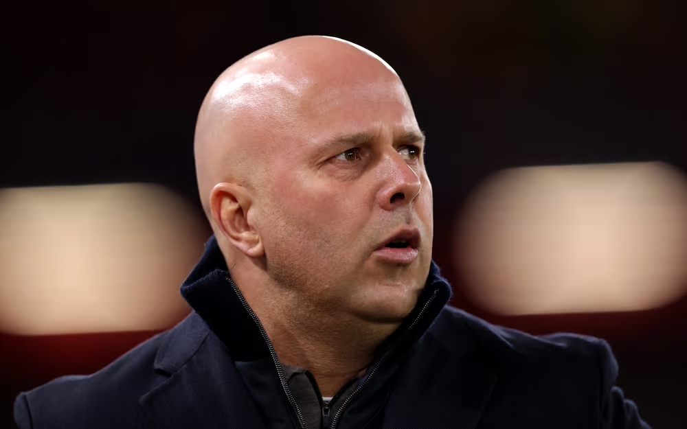 HLV Arne Slot đ&atilde; nhận kh&ocirc;ng &iacute;t chỉ tr&iacute;ch v&igrave; nhắc lại trận thua thời Jurgen Klopp.