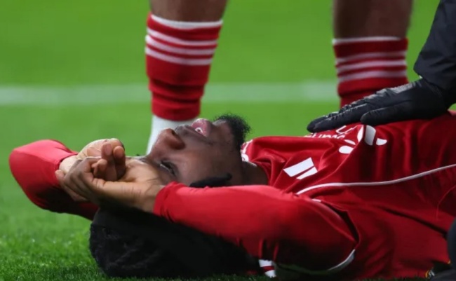 Jeremie Frimpong d&iacute;nh chấn thương.