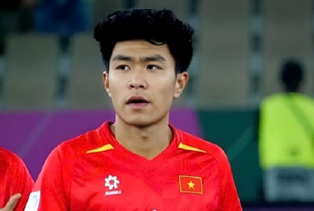 Ảnh bài viết Lý Đức gục ngã trong phòng thay đồ sau tấm thẻ đỏ