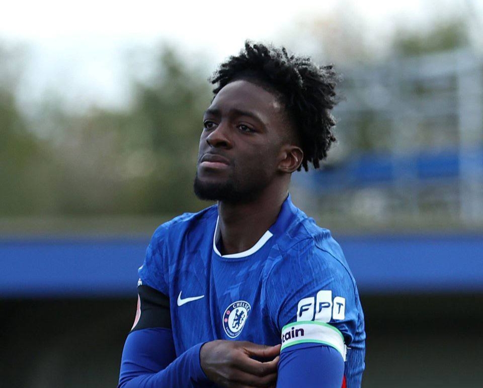 Axel Disasi được cho là muốn ở lại Anh thay vì sang Serie A.