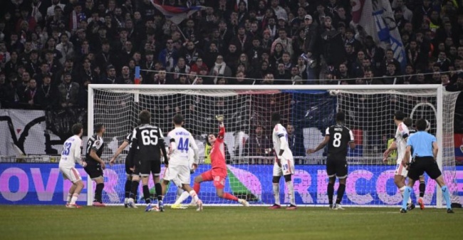 Giakoumakis mở tỷ số trận đấu.