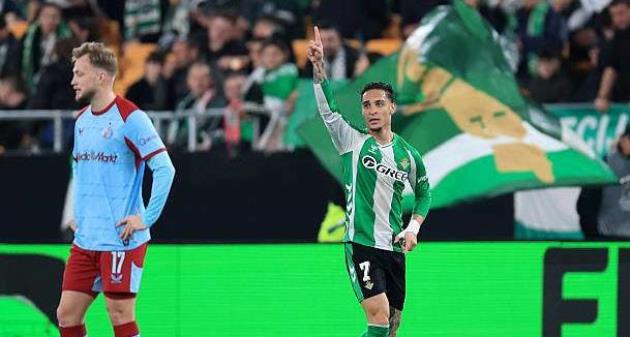 Ảnh bài viết Antony cứa lòng điệu nghệ, tiễn thầy trò Van Persie rời Europa League