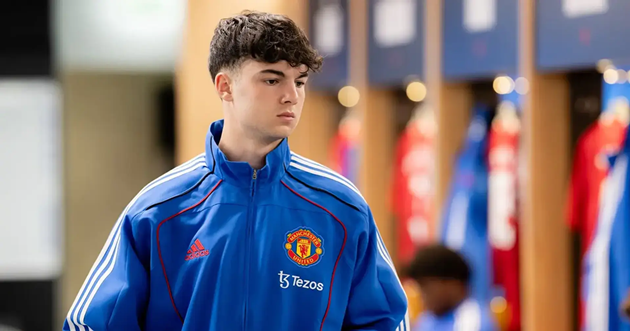 Fredricson ở lại Man Utd v&igrave; chấn thương.