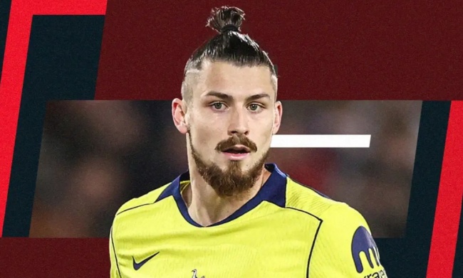 Radu Dragusin có thể rời Tottenham.