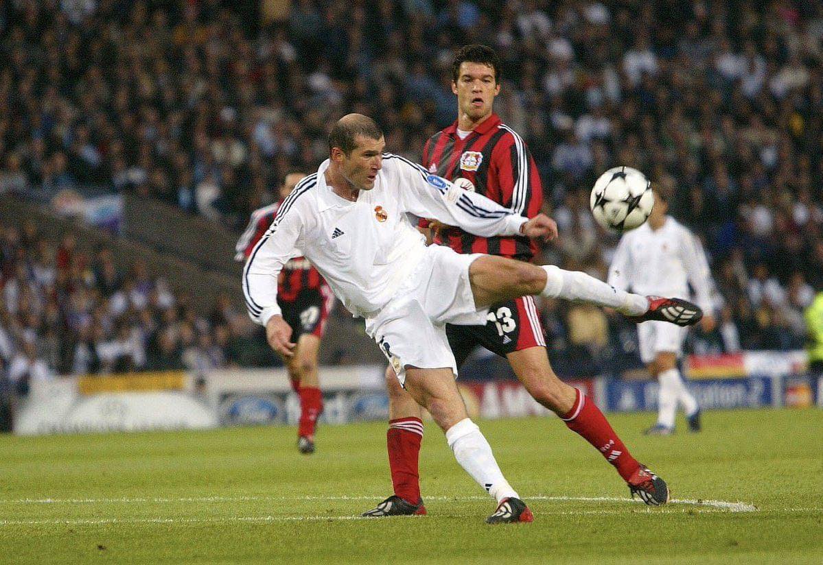 C&uacute; volley của Zidane, giấc mơ Ballack tan vỡ.
