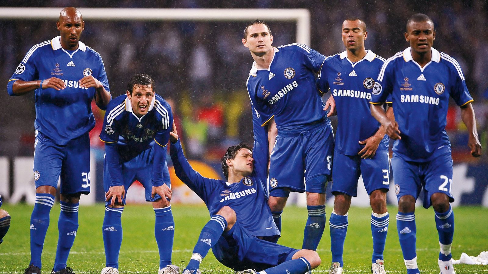 Moscow 2008 v&agrave; cơn mưa của định mệnh.