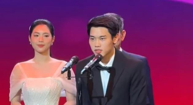 Ảnh bài viết Đình Bắc gây sốt khi chung khung hình Á hậu Châu Anh