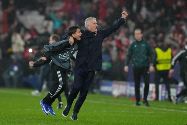 Mourinho v&agrave; Benfica tạo n&ecirc;n địa chấn trước Real Madrid.
