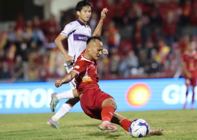 H&agrave; Tĩnh chia điểm với Becamex TP.HCM.