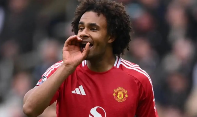 Ngôi sao người Hà Lan ở lại MU.