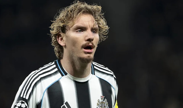 Nick Woltemade chưa đ&aacute;p ứng y&ecirc;u cầu thay Isak.