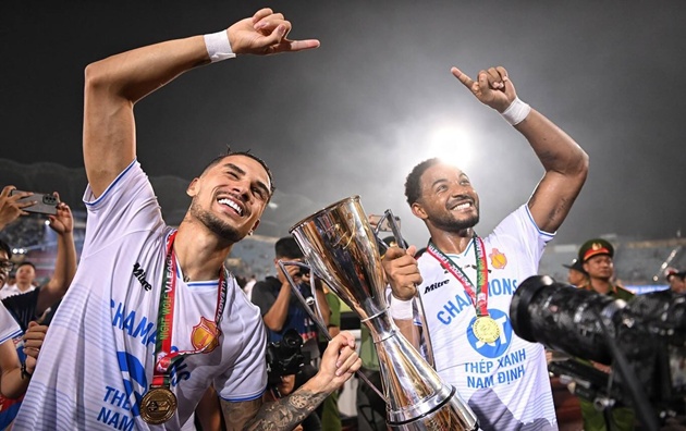 Xu&acirc;n Son v&agrave; Hendrio từng l&agrave; cặp đ&ocirc;i ăn &yacute; ở CLB Nam Định.