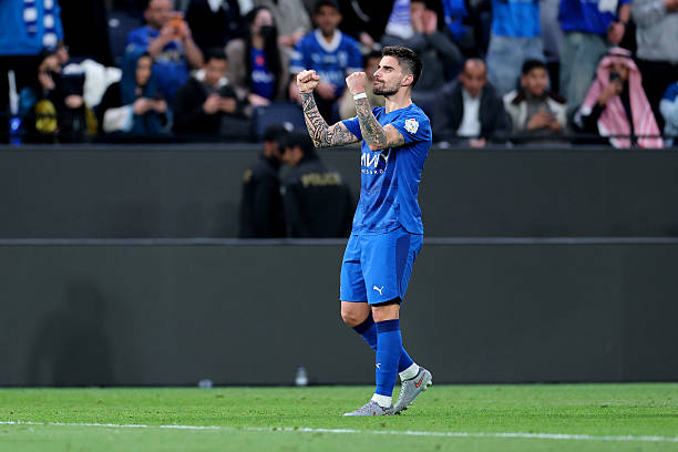 Ảnh bài viết 7 thương vụ chờ nổ giờ chót: Mateta tìm bến đỗ mới; MU săn Neves