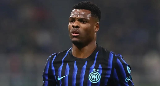 Denzel Dumfries lọt tầm ngắm Liverpool.