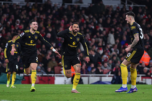 Ảnh bài viết MU hưng phấn đối lập Man City âu lo ở Ngoại hạng Anh