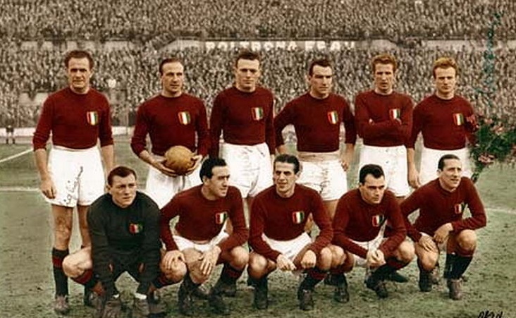 Đội h&igrave;nh bất bại của Grande Torino, những huyền thoại đ&atilde; gi&agrave;nh được 5 chức v&ocirc; địch Serie A li&ecirc;n tiếp.