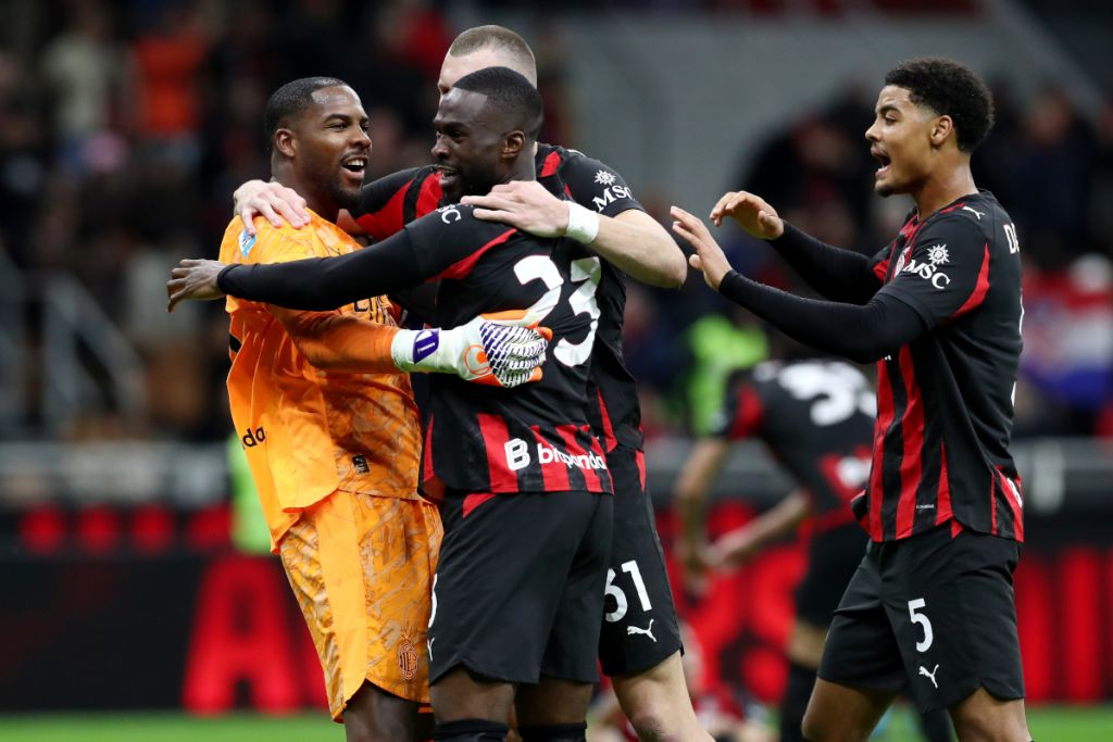 Maignan quyết định gắn bó với Milan.