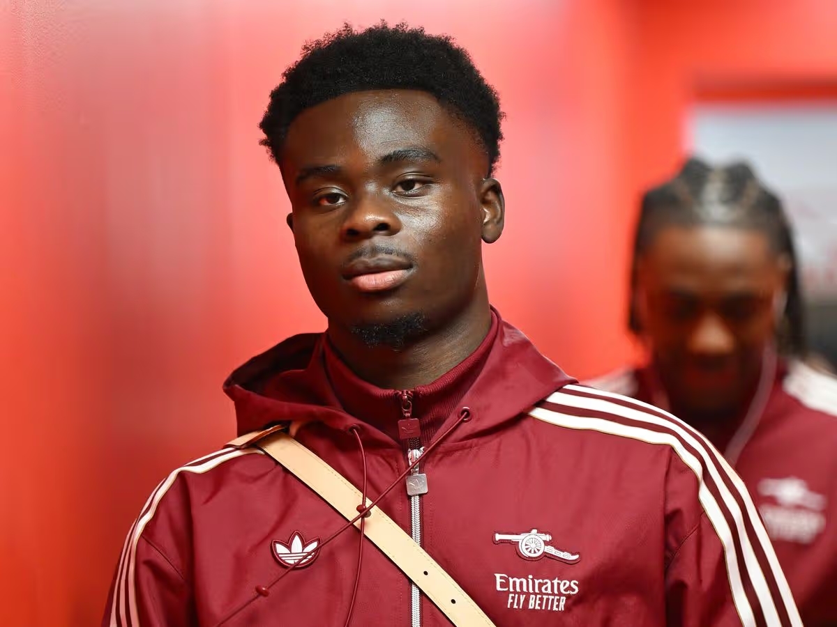 Bukayo Saka buộc phải r&uacute;t lui khỏi trận gặp Leeds United v&igrave; chấn thương.