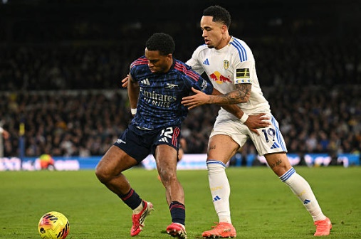 Jurrien Timber (7.3 điểm): Timber cho thấy sự th&iacute;ch nghi tuyệt vời khi được trả lại vị tr&iacute; hậu vệ phải sở trường. Anh thi đấu điềm tĩnh, hỗ trợ bọc l&oacute;t tốt cho c&aacute;c trung vệ v&agrave; t&iacute;ch cực d&acirc;ng cao tham gia phối hợp c&aacute;nh. Tấm thẻ v&agrave;ng trong hiệp hai l&agrave; vết gợn duy nhất trong m&agrave;n tr&igrave;nh diễn ổn định của cầu thủ n&agrave;y.