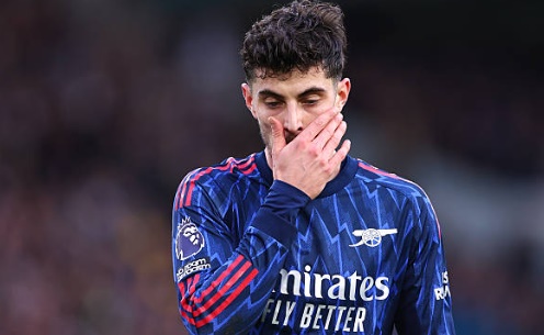 Kai Havertz (6.9 điểm): Havertz chơi như một tiền đạo ảo, thường xuy&ecirc;n l&ugrave;i s&acirc;u để kết nối c&aacute;c tuyến. Sự hiện diện về mặt thể h&igrave;nh của anh gi&uacute;p Arsenal c&oacute; th&ecirc;m phương &aacute;n chơi b&oacute;ng trực diện khi cần thiết. D&ugrave; kh&ocirc;ng trực tiếp ghi b&agrave;n, nhưng khả năng chạy chỗ kh&ocirc;ng b&oacute;ng của anh đ&atilde; mở ra nhiều kh&ocirc;ng gian cho c&aacute;c đồng đội.