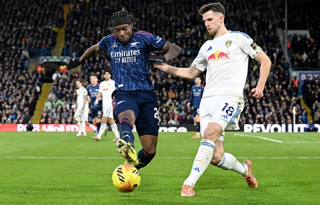 Noni Madueke (7.4 điểm): V&agrave;o s&acirc;n thay cho Saka v&agrave;o ph&uacute;t ch&oacute;t nhưng Madueke lại l&agrave; cầu thủ chơi ấn tượng nhất hiệp một. Anh li&ecirc;n tục khuấy đảo c&aacute;nh phải của Leeds v&agrave; sở hữu hai đường tạt b&oacute;ng kh&oacute; chịu dẫn đến b&agrave;n mở tỷ số của Zubimendi v&agrave; pha phản lưới nh&agrave; của thủ m&ocirc;n đối phương. Một m&agrave;n tr&igrave;nh diễn khẳng định chiều s&acirc;u đội h&igrave;nh của Arsenal.