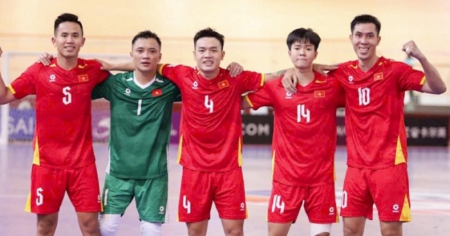 Tuyển futsal Việt Nam v&agrave;o tứ kết.
