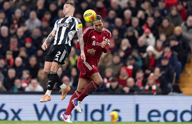 Virgil van Dijk (7.2): Đội trưởng người H&agrave; Lan đ&atilde; rũ bỏ h&igrave;nh ảnh uể oải tuần trước để trở lại với sự điềm tĩnh vốn c&oacute;, kết hợp ăn &yacute; với Konate để bảo vệ khung th&agrave;nh.