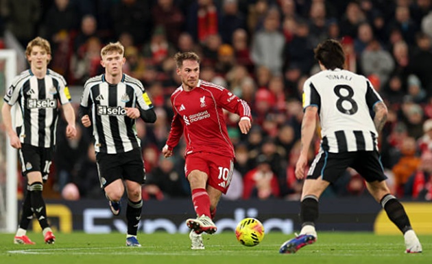 Alexis Mac Allister (6.4): Mắt x&iacute;ch yếu nhất trận đấu. Tiền vệ người Argentina k&eacute;m may mắn khi pha tắc b&oacute;ng của anh v&ocirc; t&igrave;nh kiến tạo cho đối phương, đồng thời phải nhận một thẻ v&agrave;ng.