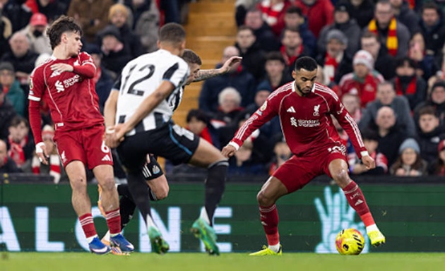 Cody Gakpo (7.0): Khi Liverpool bế tắc trong hiệp một, Gakpo l&agrave; người nỗ lực nhất. Tiền đạo n&agrave;y di chuyển kh&ocirc;ng biết mệt mỏi để t&igrave;m kiếm khoảng trống v&agrave; kết nối c&aacute;c tuyến.