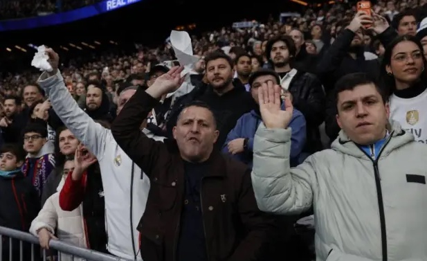 C&aacute;c cổ động vi&ecirc;n Real c&oacute; l&yacute; do để b&agrave;y tỏ sự phẫn nộ.