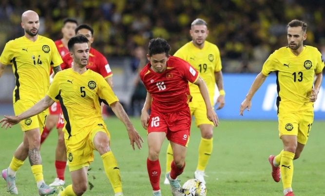 CAS v&agrave; AFC cảnh b&aacute;o đội tuyển Malaysia c&oacute; thể đối mặt với rủi ro về ph&aacute;p l&yacute; nếu vẫn tiếp tục sử dụng cầu thủ nhập tịch t&aacute;i đấu Việt Nam.