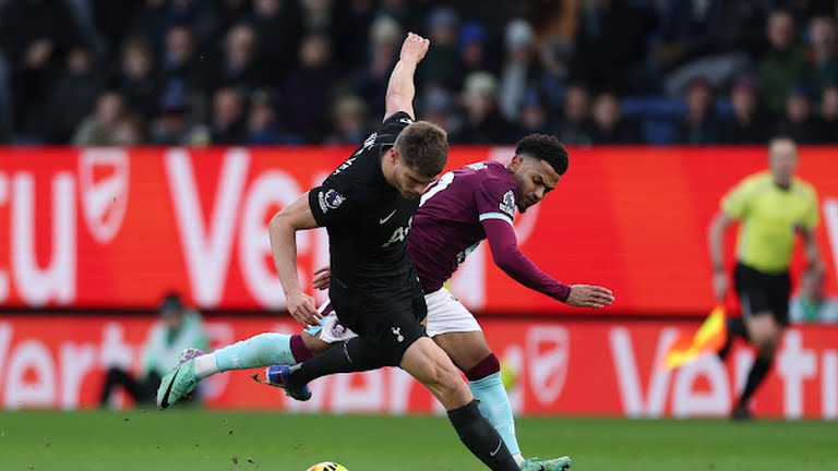  Micky đ&atilde; ghi b&agrave;n cho Spurs.