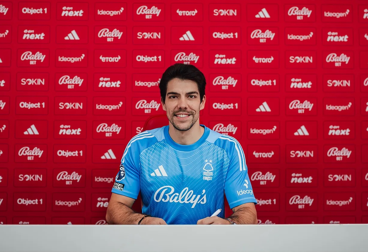 Stefan Ortega ch&iacute;nh thức gia nhập Nottingham Forest.