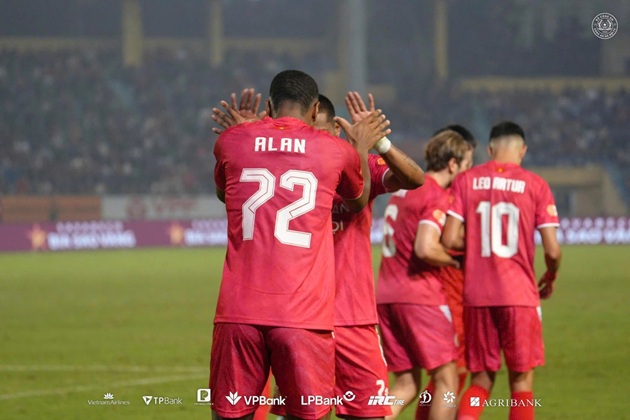 Alan l&agrave; người h&ugrave;ng của trận đấu.