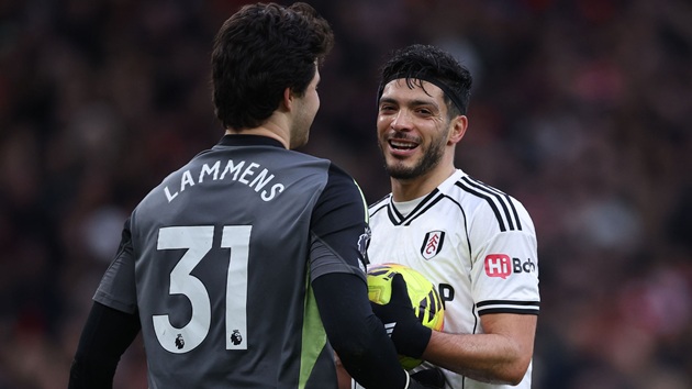 Senne Lammens (9/10): Thể hiện khả năng phản xạ tuyệt vời. Xứng đ&aacute;ng c&oacute; một trận sạch lưới nhưng kh&ocirc;ng thể l&agrave;m g&igrave; hơn ở cả hai b&agrave;n thua.