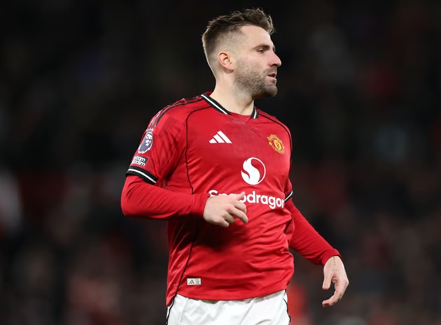 Luke Shaw (6/10): Ho&agrave;n th&agrave;nh nhiệm vụ ph&ograve;ng ngự trước một Wilson nguy hiểm. Tuy nhi&ecirc;n, kh&ocirc;ng hỗ trợ được nhiều cho mặt trận tấn c&ocirc;ng.