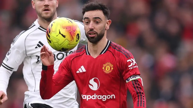 Bruno Fernandes (7/10): Đội trưởng MU gia tăng th&agrave;nh t&iacute;ch kiến tạo với quả tạt chuẩn x&aacute;c cho Casemiro, trước khi dọn cỗ cho Sesko.
