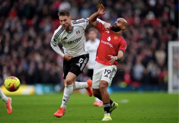 Bryan Mbeumo (6/10): Đ&ocirc;i l&uacute;c bị c&ocirc; lập. Bỏ lỡ một cơ hội ngon ăn đầu trận.