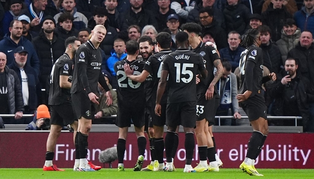 Man City mở điểm từ sớm.