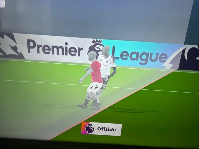 Samuel Chukwueze được cho l&agrave; đ&atilde; việt vị trong t&igrave;nh huống n&agrave;y. Ảnh chụp m&agrave;n h&igrave;nh.